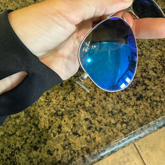 Authentic Ray Ban sunglasses with blue lenses and silver frames Aviator - Picture 4 of 7